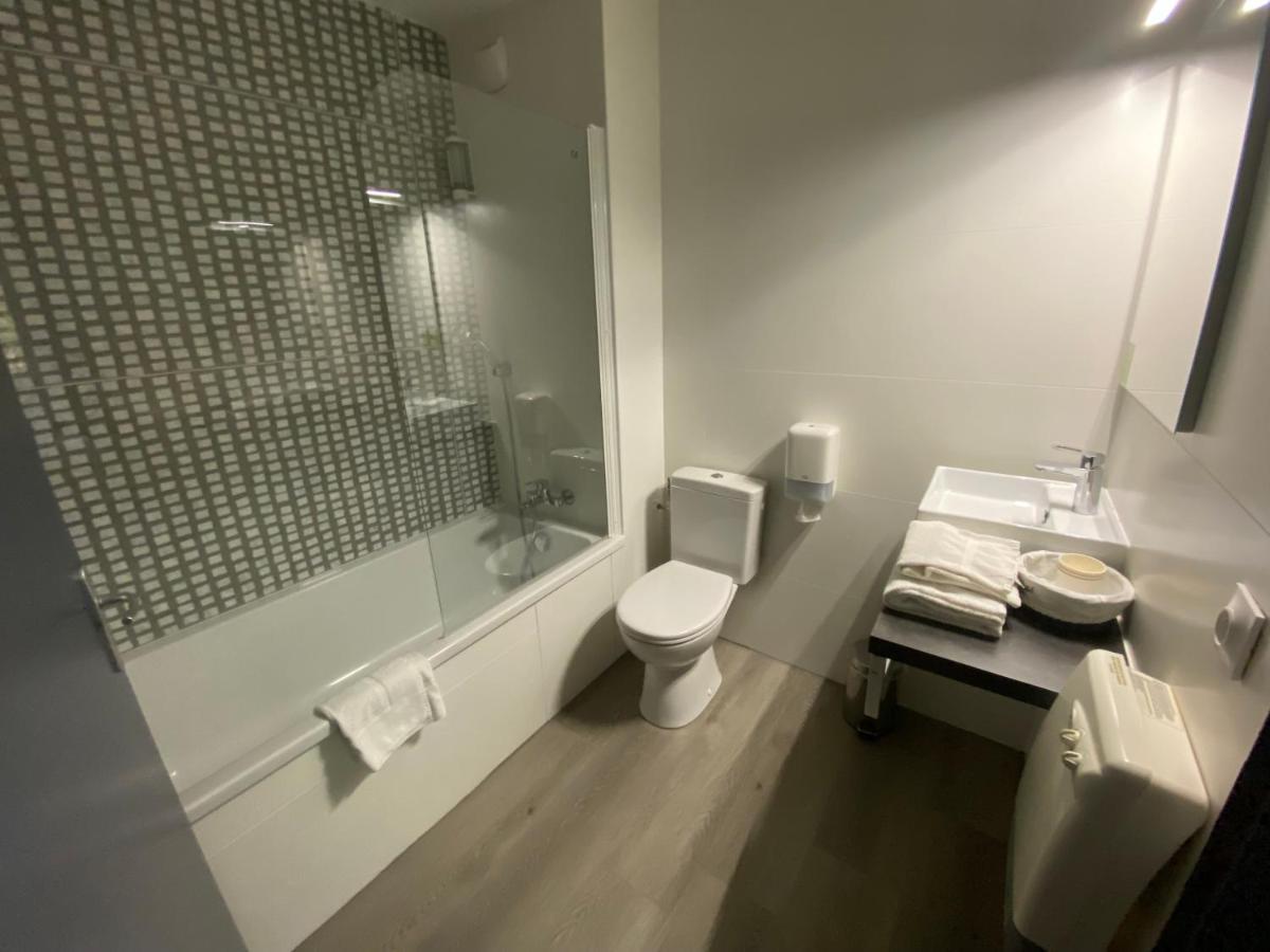 La Roseliere Hotell Saint-Quentin-Fallavier Eksteriør bilde